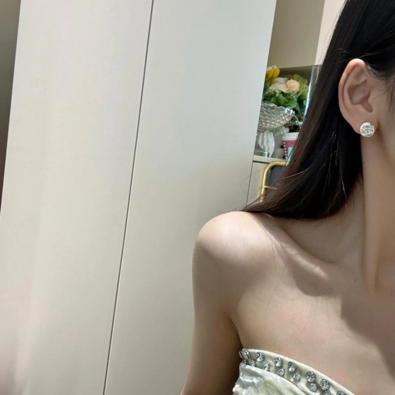 Sleek Chanel Earrings 220161