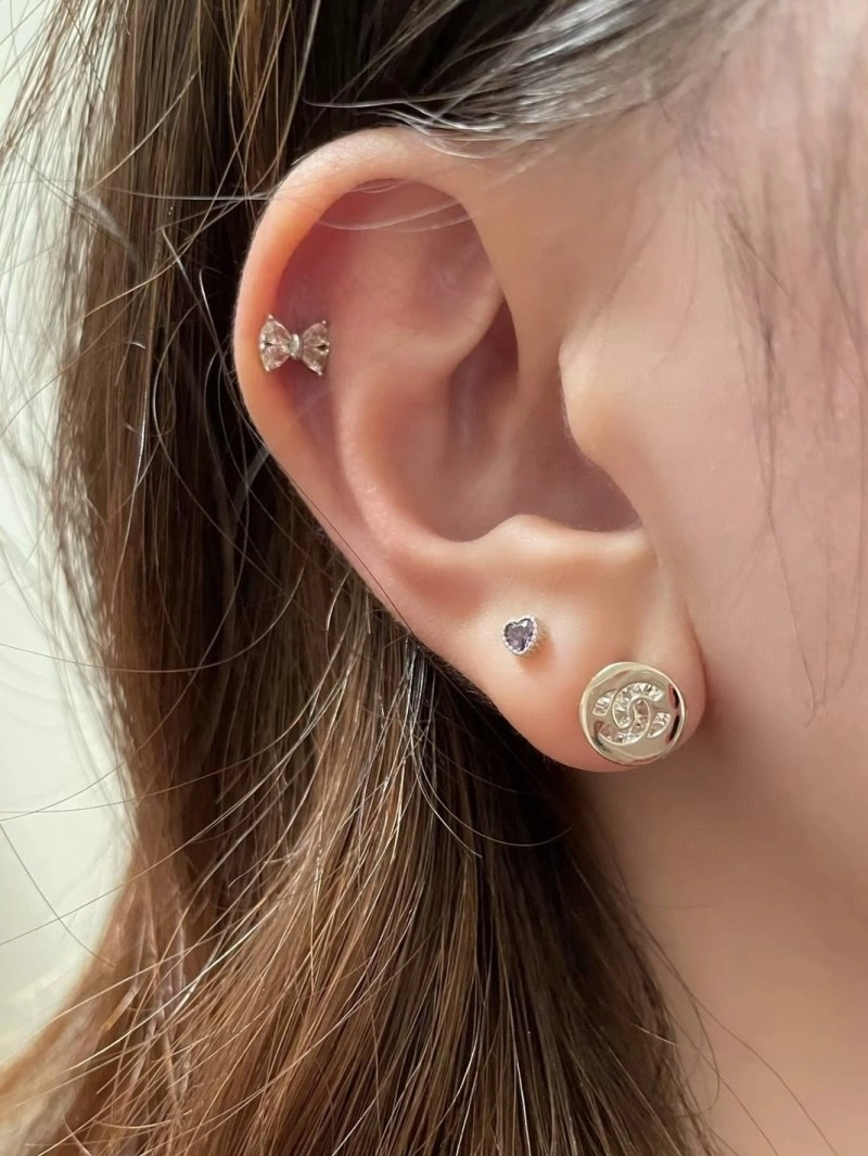 Sleek Chanel Earrings 220161