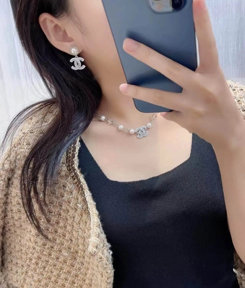 Chanel Earrings Vibrant 220229
