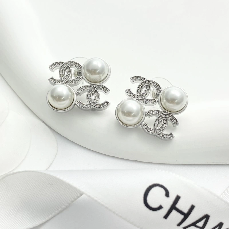 Unique Chanel Earrings 220151