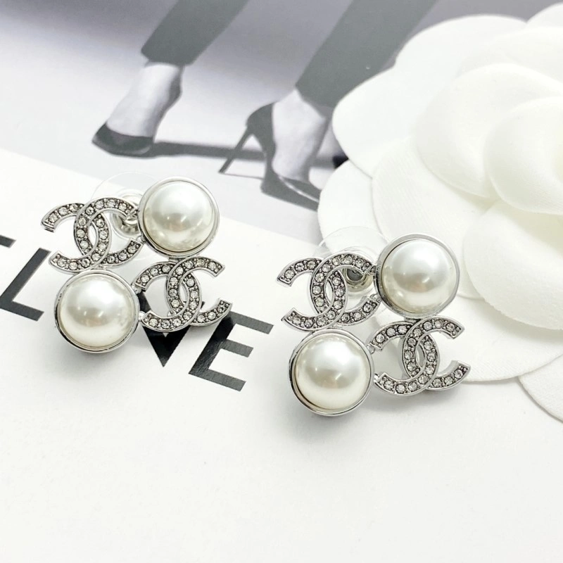 Unique Chanel Earrings 220151