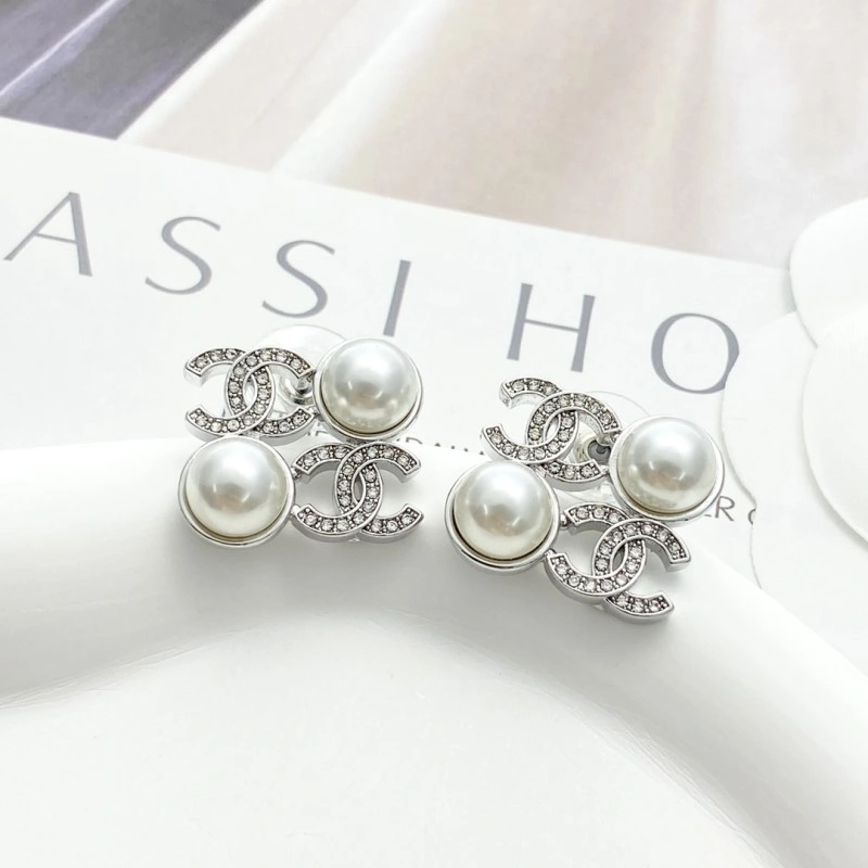 Unique Chanel Earrings 220151