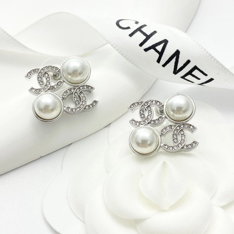 Unique Chanel Earrings 220151