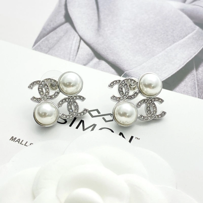 Unique Chanel Earrings 220151