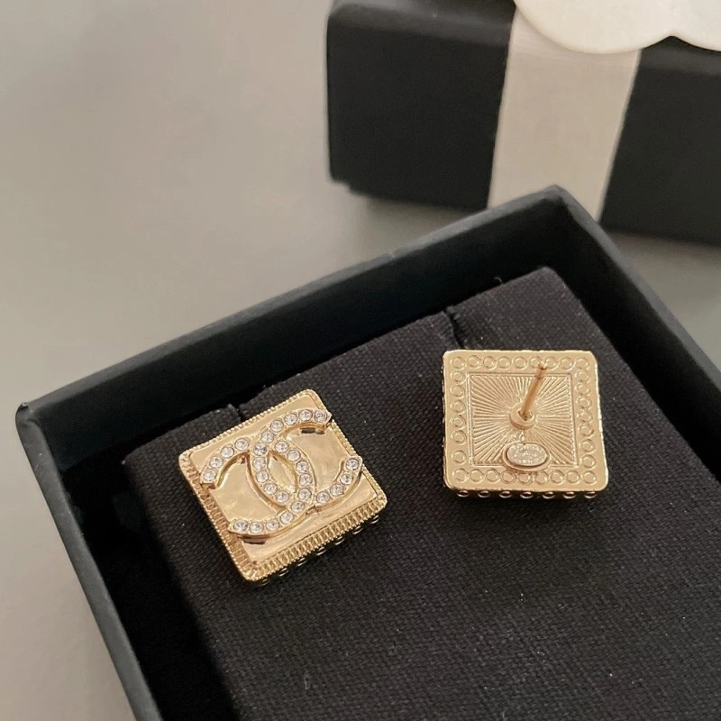Chanel Earrings WellDesigned 220147