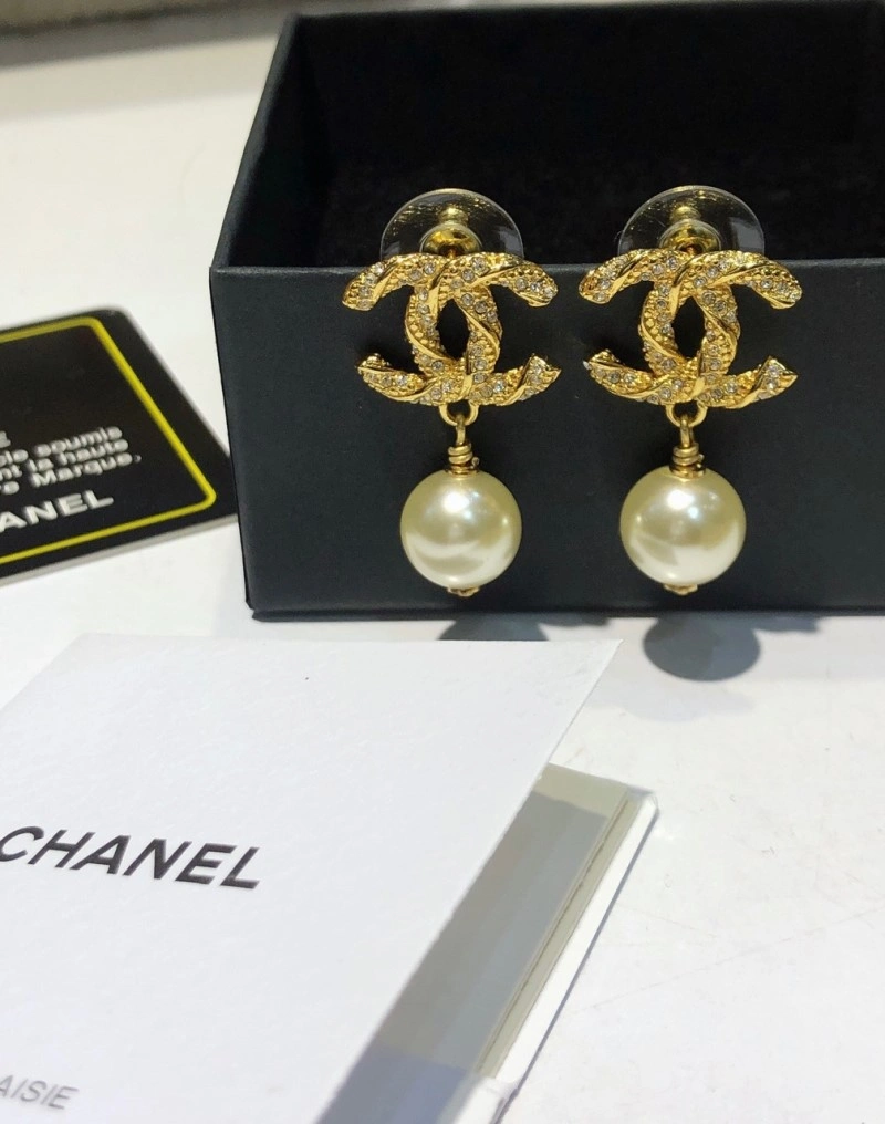 Unique Chanel Earrings 220136