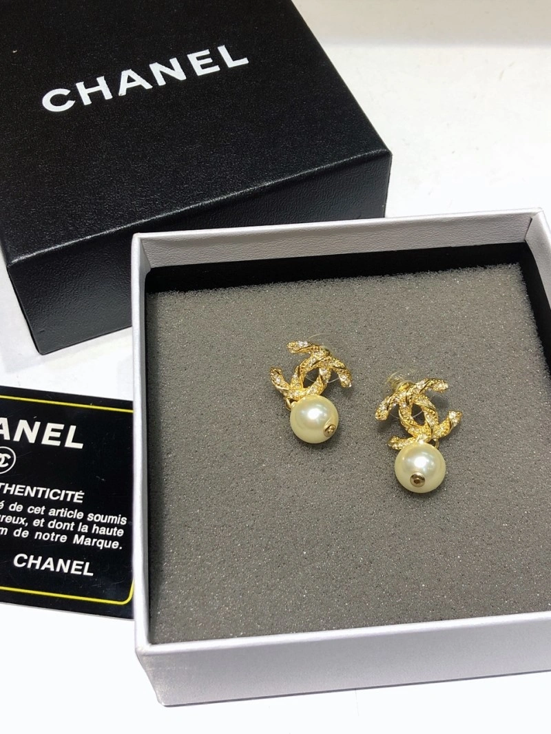 Unique Chanel Earrings 220136