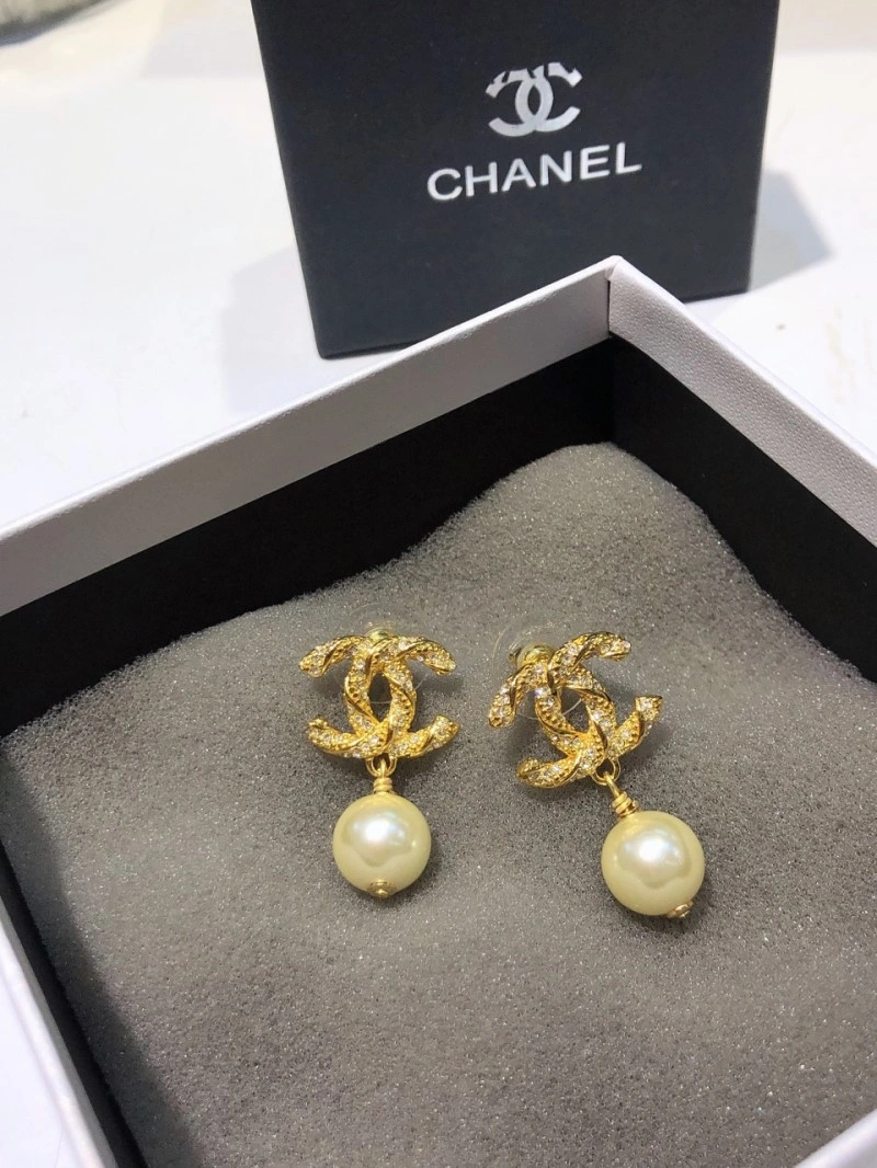 Unique Chanel Earrings 220136
