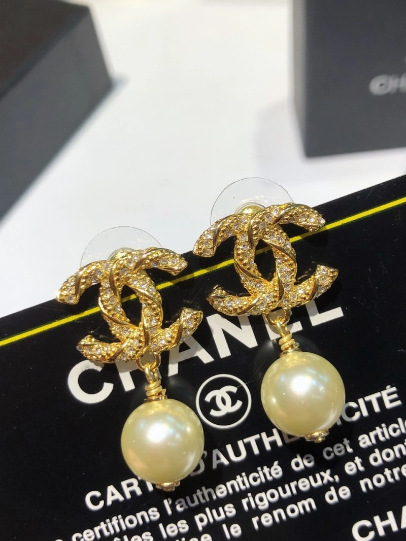 Unique Chanel Earrings 220136
