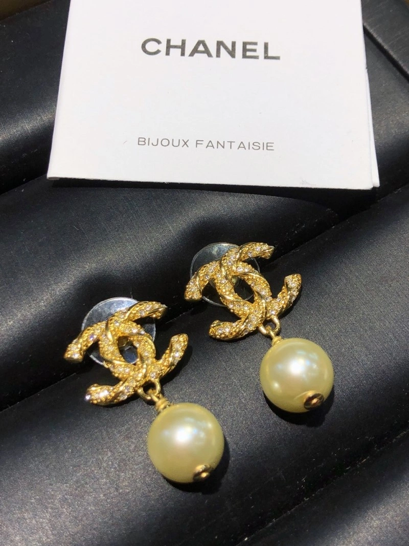Unique Chanel Earrings 220136