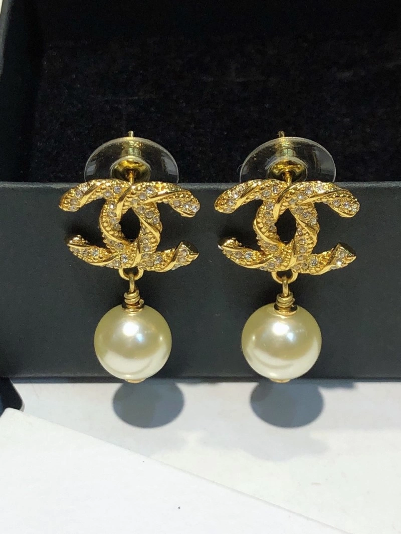 Unique Chanel Earrings 220136