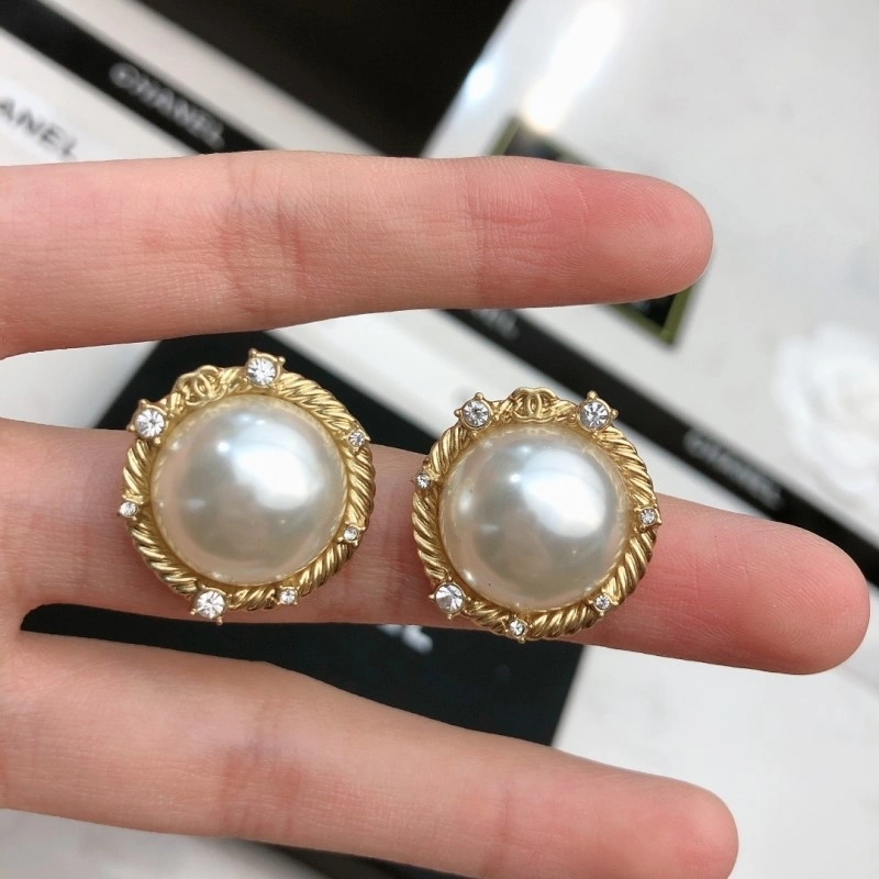 EyeCatching Chanel Earrings 220145