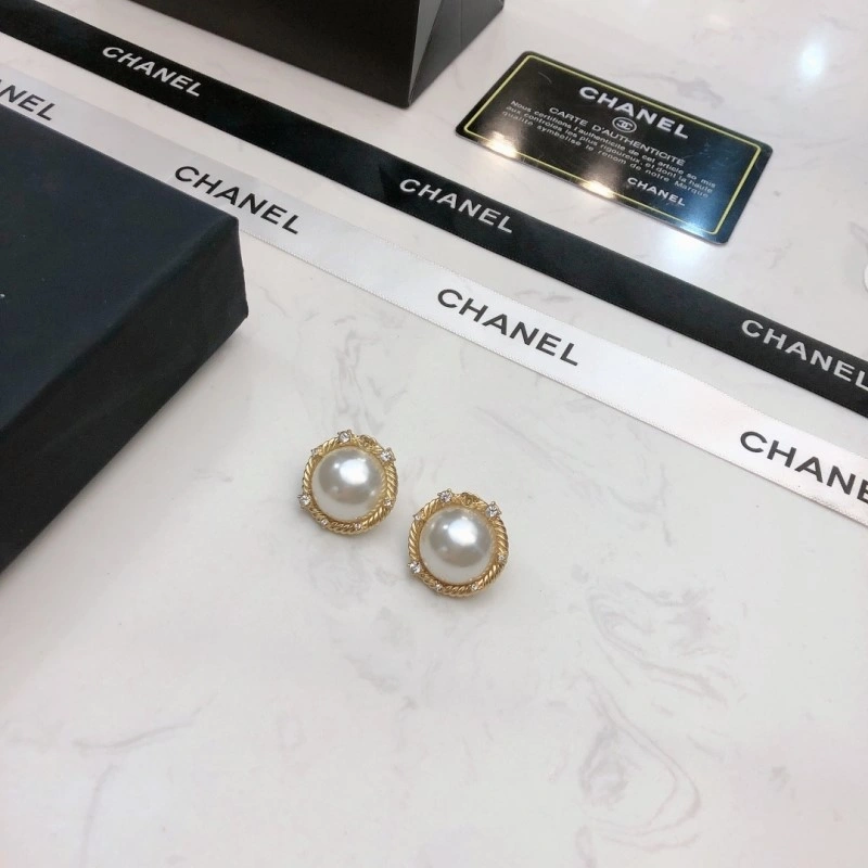 EyeCatching Chanel Earrings 220145