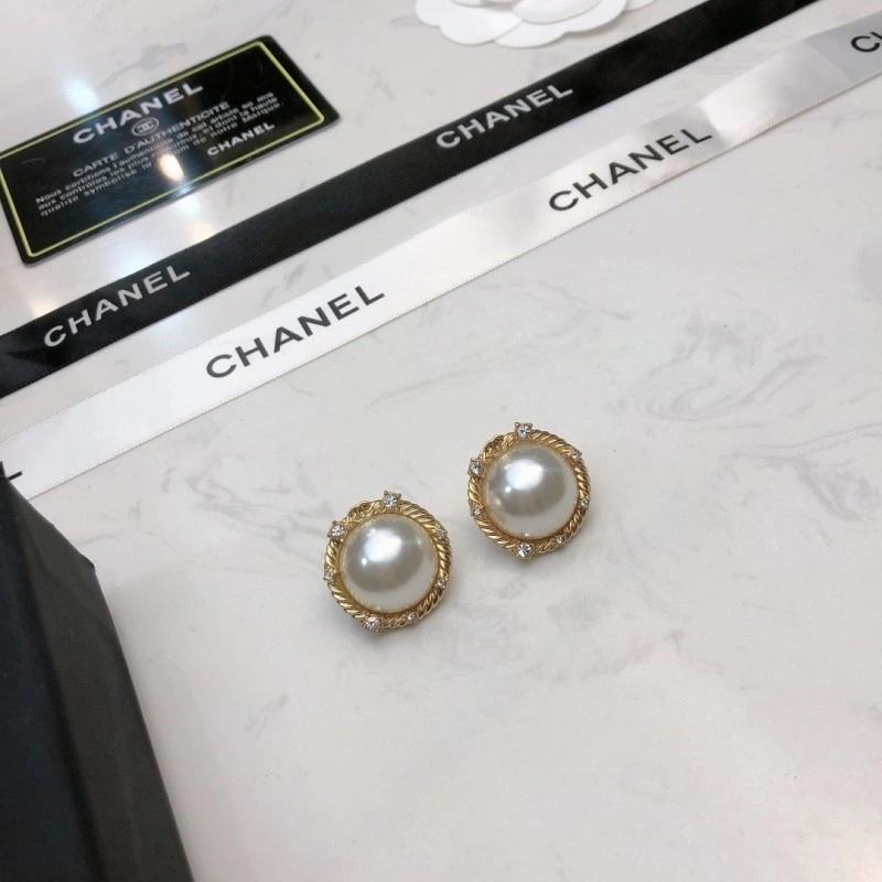EyeCatching Chanel Earrings 220145