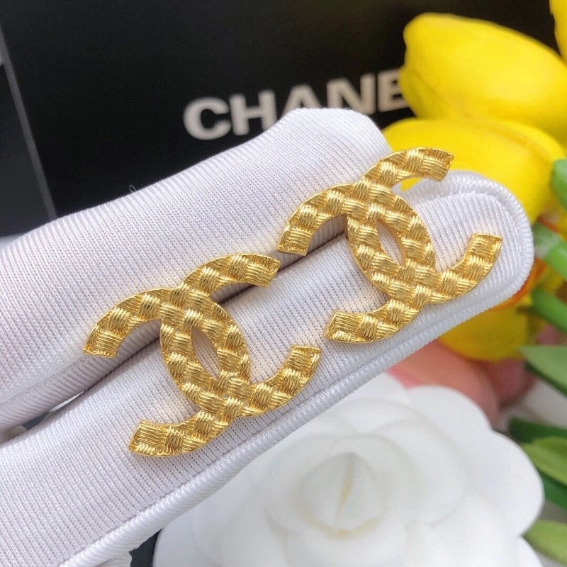Elegant Chanel Earrings 220127