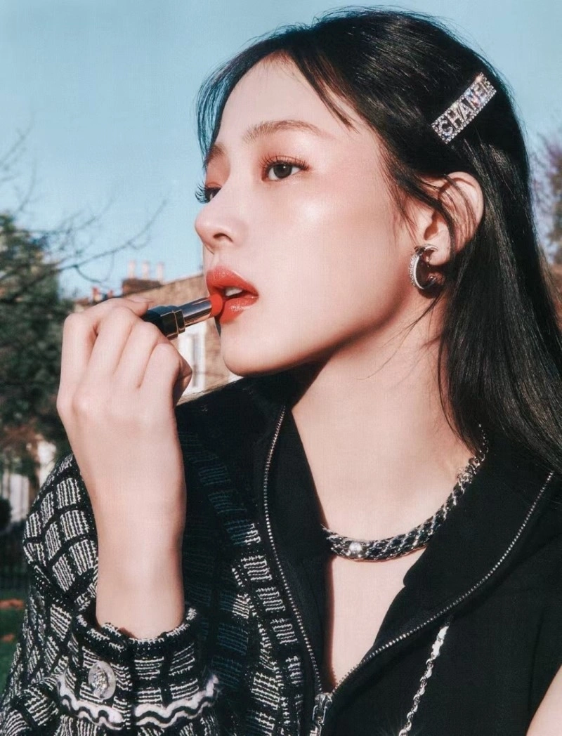 Chanel Earrings Bold 220110