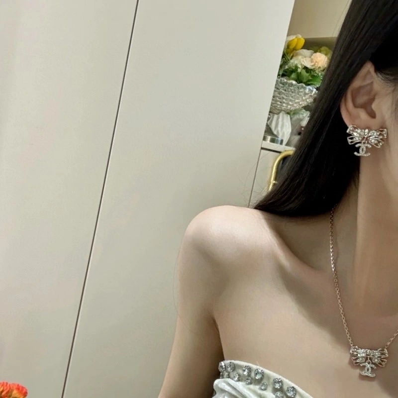Resilient Chanel Earrings 220109