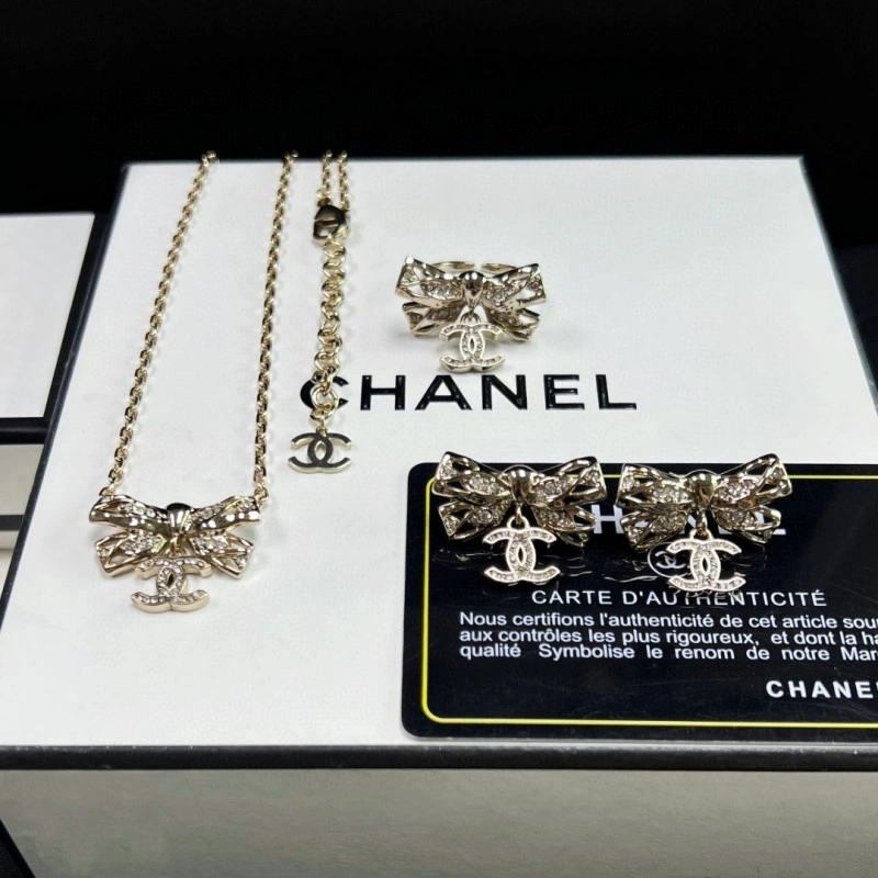 Resilient Chanel Earrings 220109