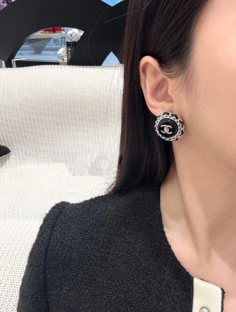 Chanel Earrings Minimalist 220102
