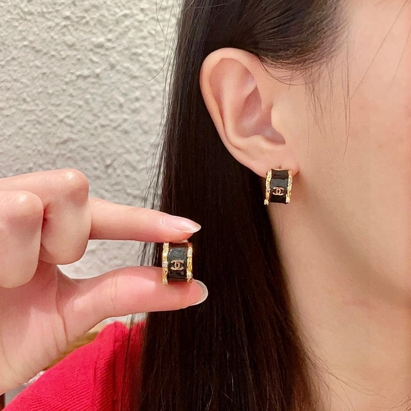 Chic Chanel Earrings 220076