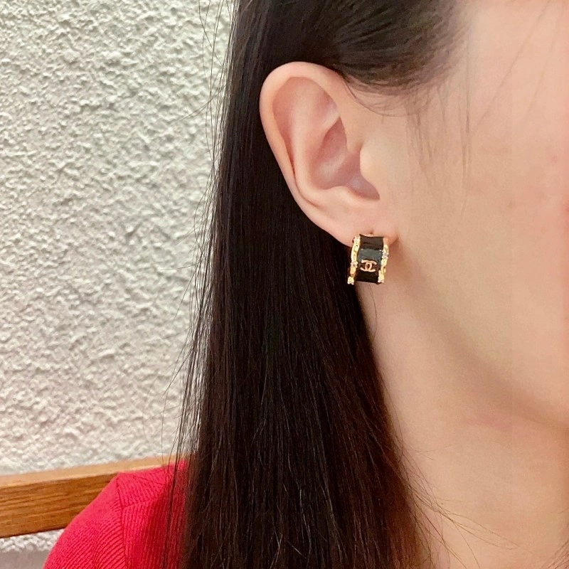 Chic Chanel Earrings 220076