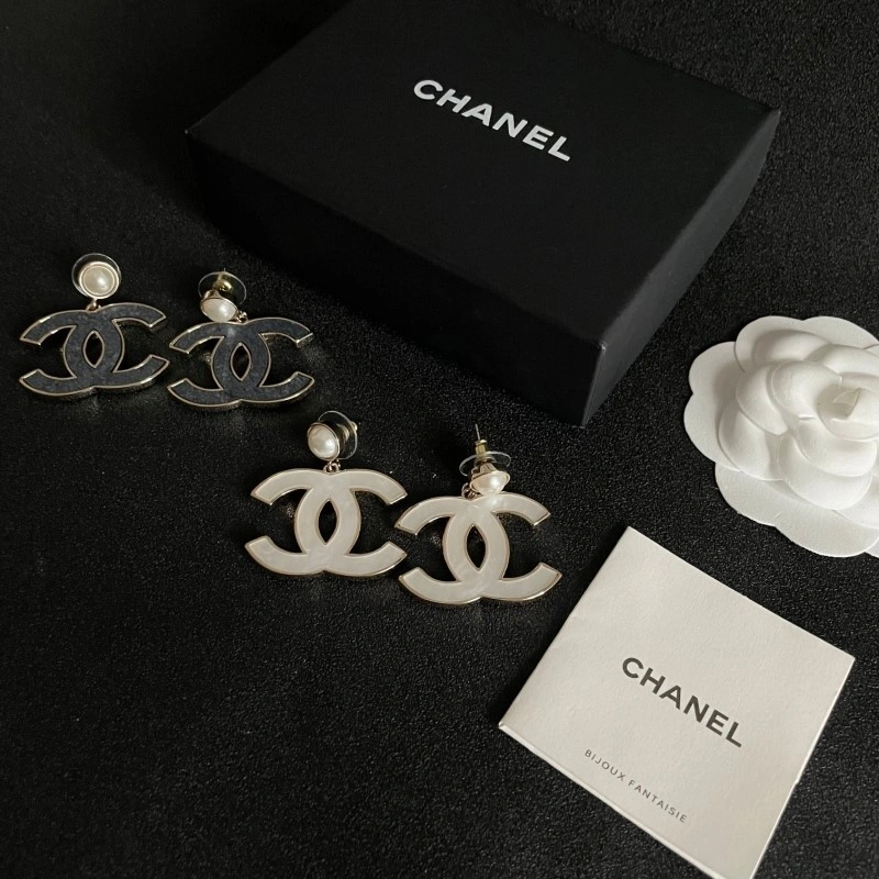 Chanel Earrings Affordable 220082