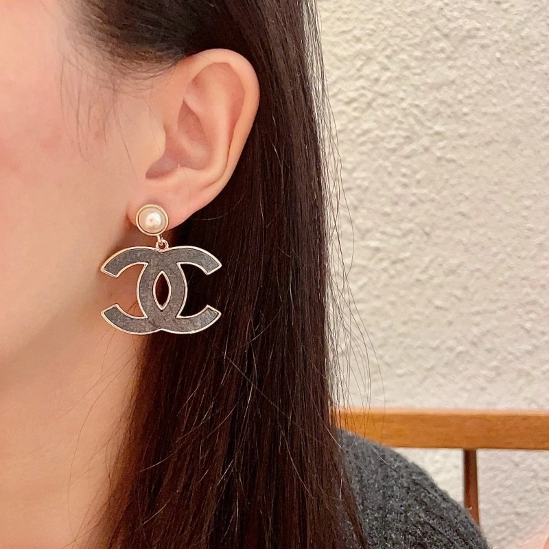 Chanel Earrings Affordable 220082
