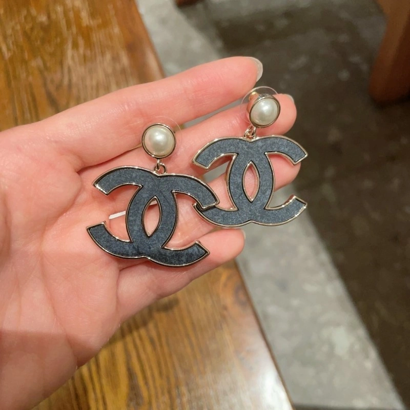 Chanel Earrings Affordable 220082
