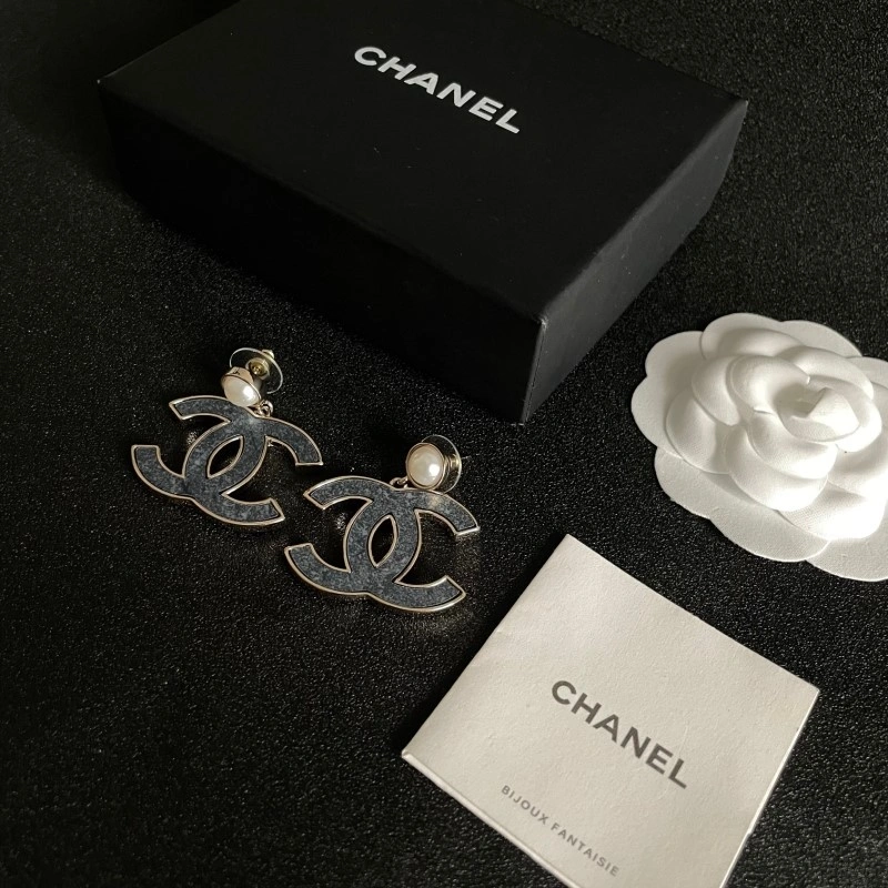 Chanel Earrings Affordable 220082