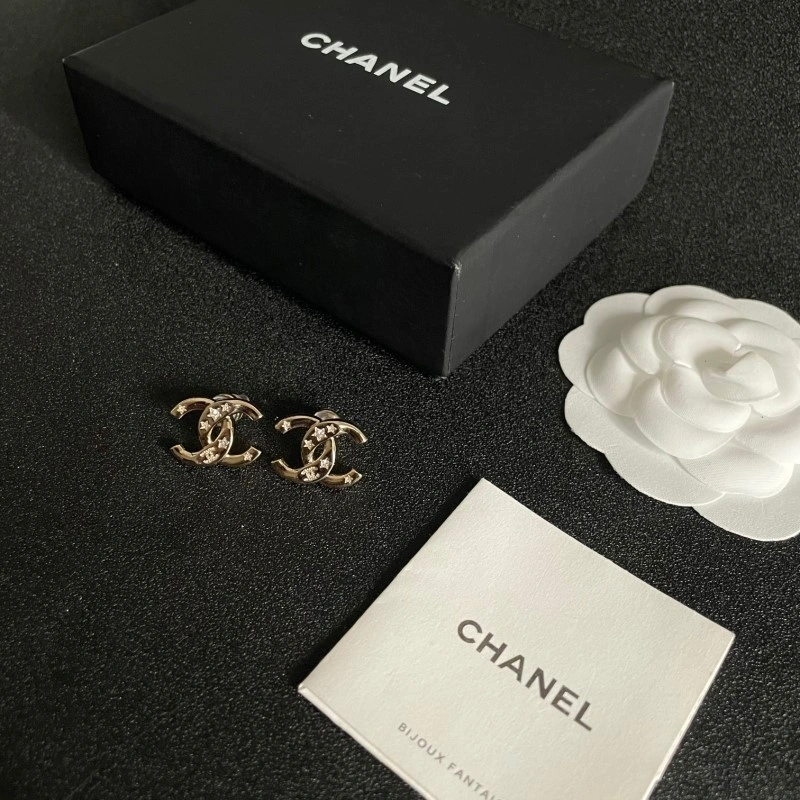 Chanel Earrings Fashionable 220077