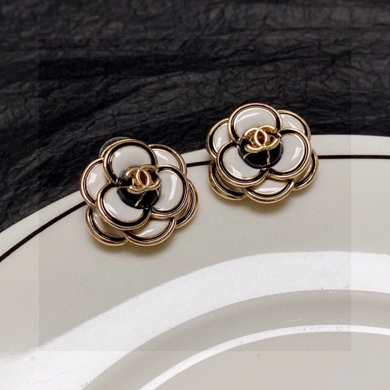 Compact Chanel Earrings 220037