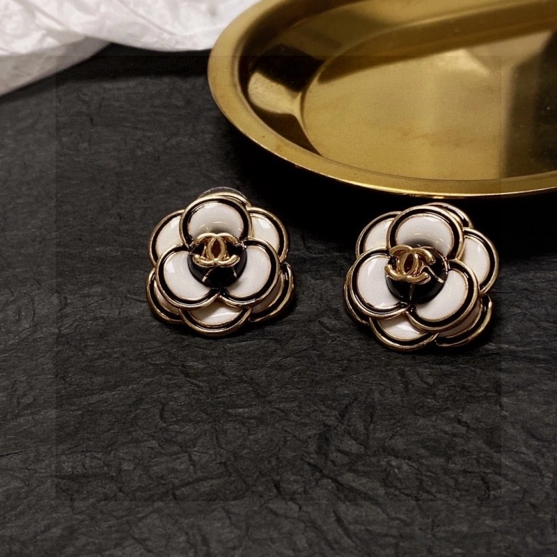 Compact Chanel Earrings 220037