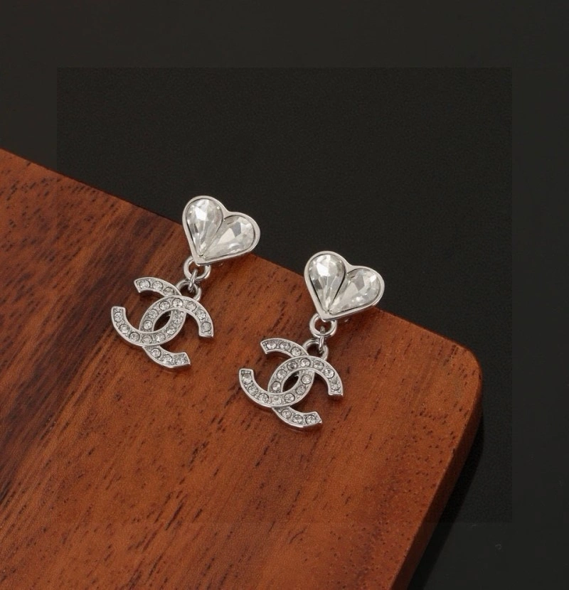 Lightweight Chanel Earrings 220030