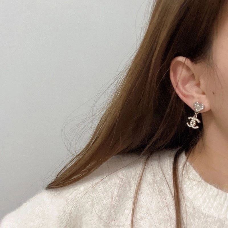 Lightweight Chanel Earrings 220030
