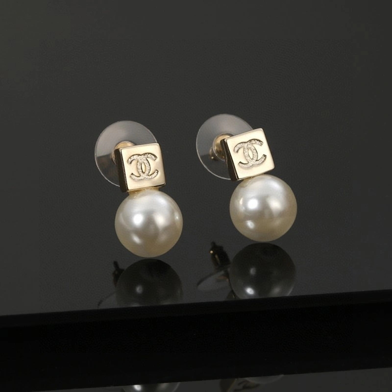 Stylish Chanel Earrings 220107