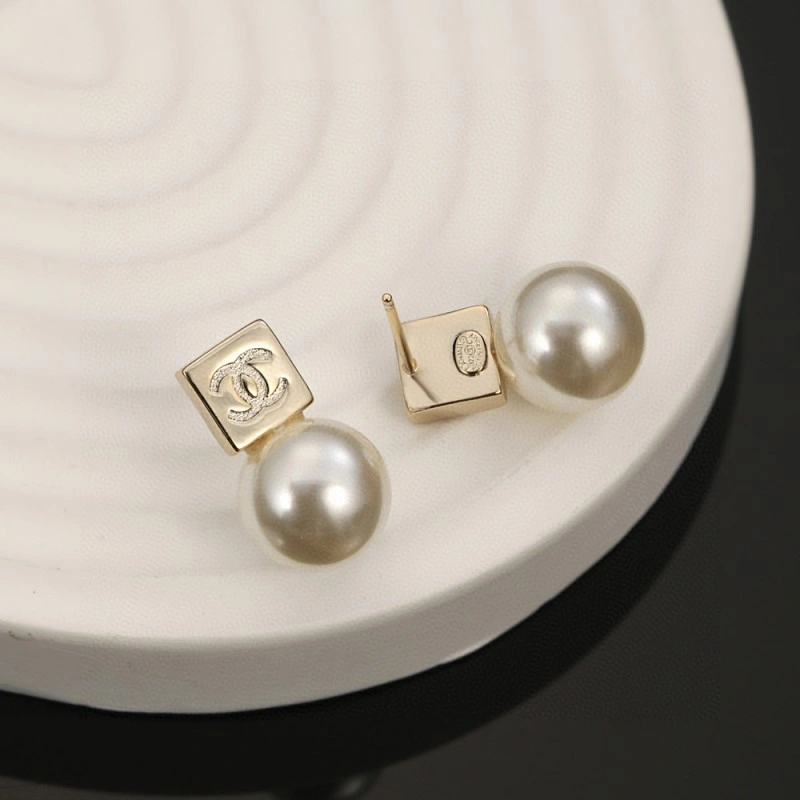 Stylish Chanel Earrings 220107