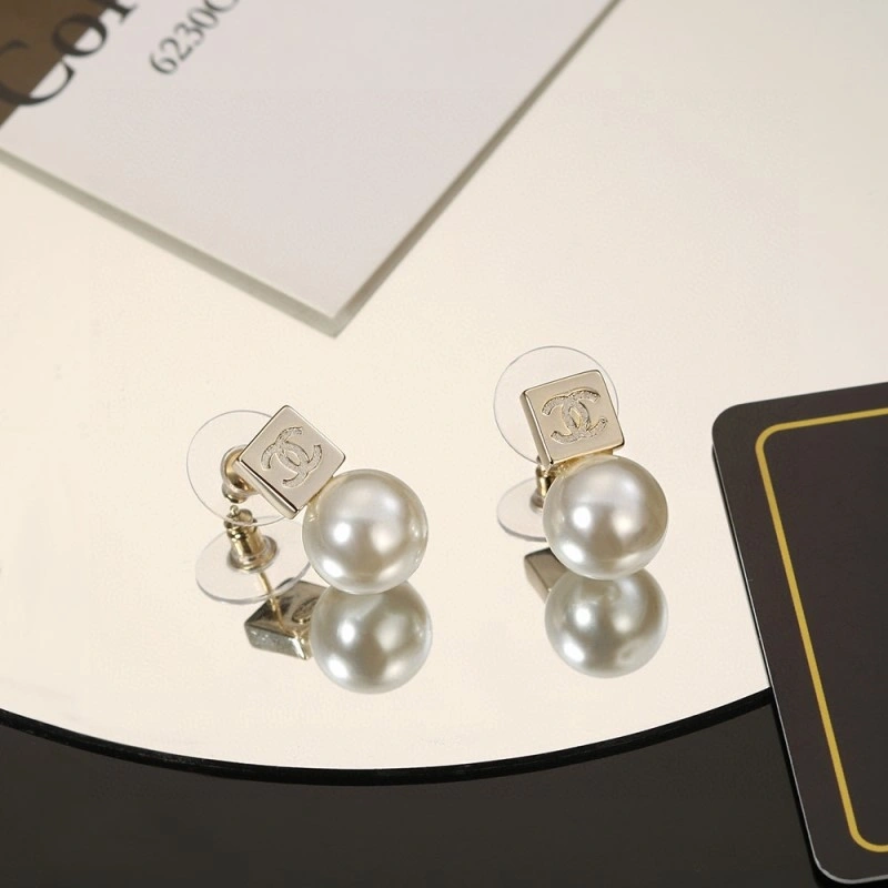 Stylish Chanel Earrings 220107