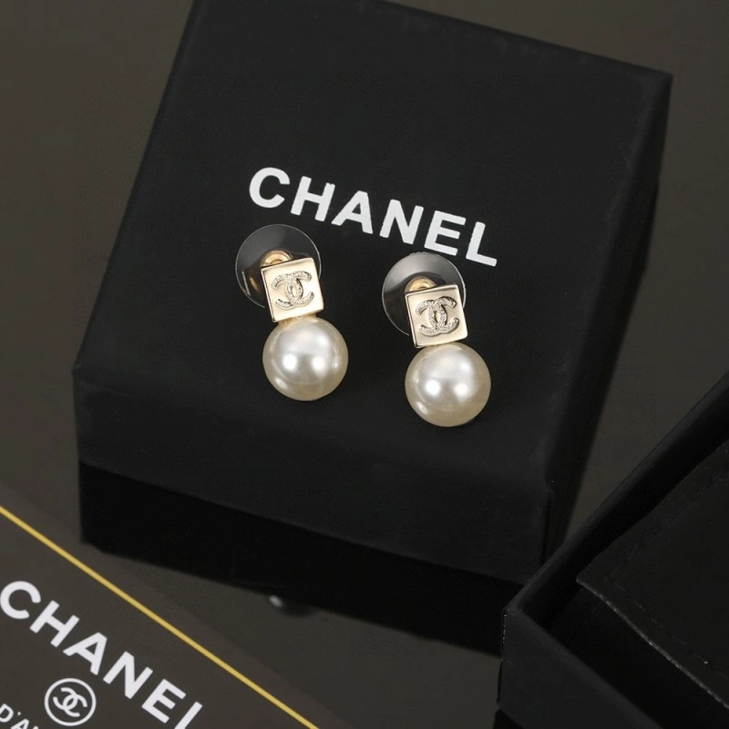 Stylish Chanel Earrings 220107