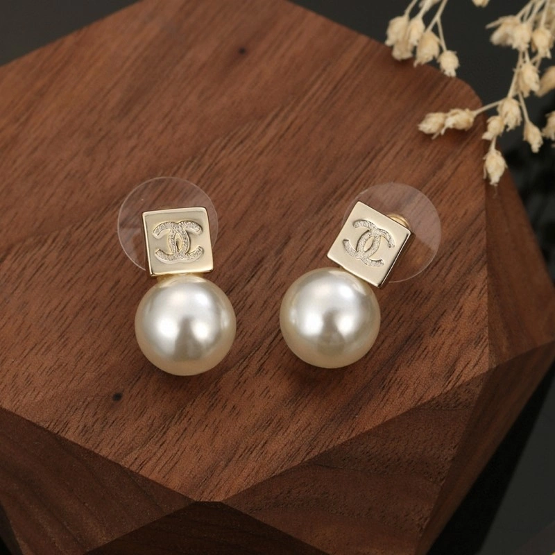 Stylish Chanel Earrings 220107