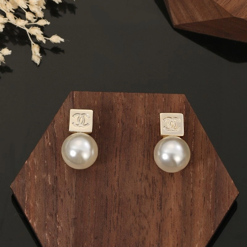 Stylish Chanel Earrings 220107