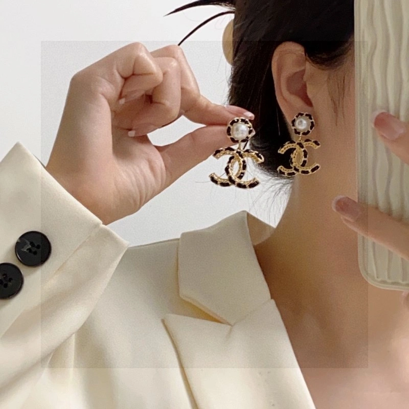 Chanel Earrings Packable 220013