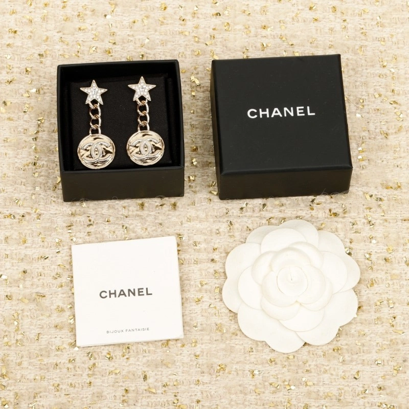 Chanel Earrings Packable 220020