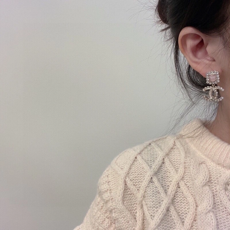 Supportive Chanel Earrings 220036