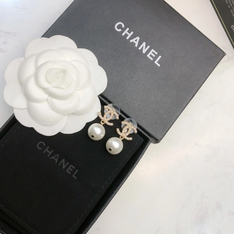 Sophisticated Chanel Earrings 219977