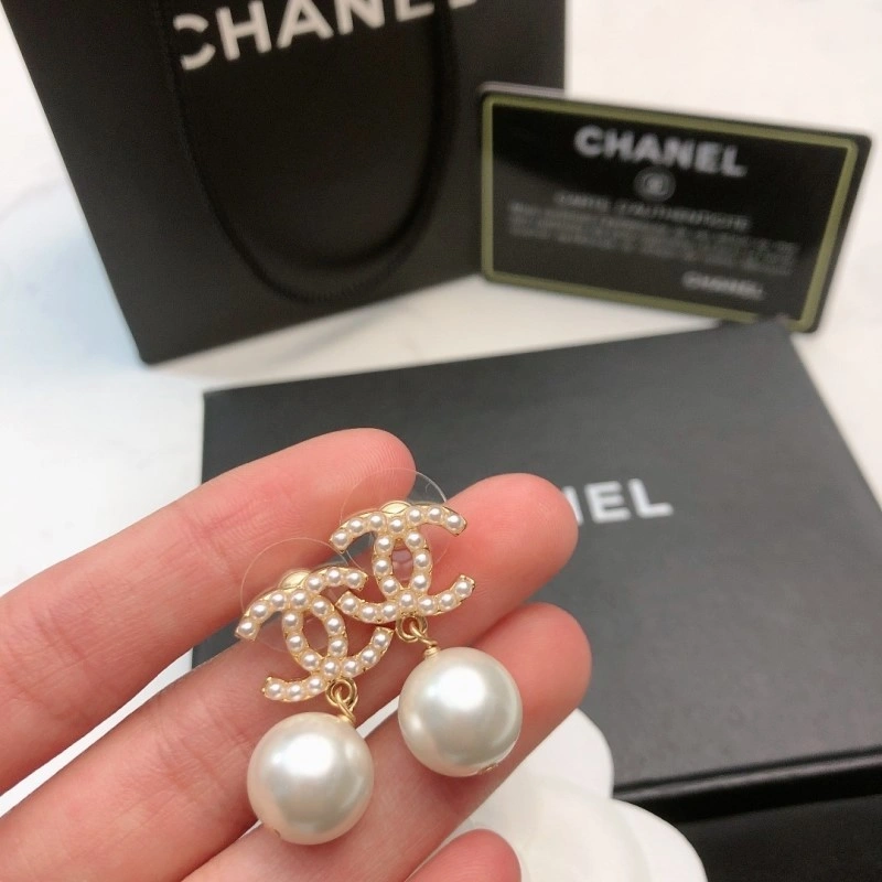 Sophisticated Chanel Earrings 219977