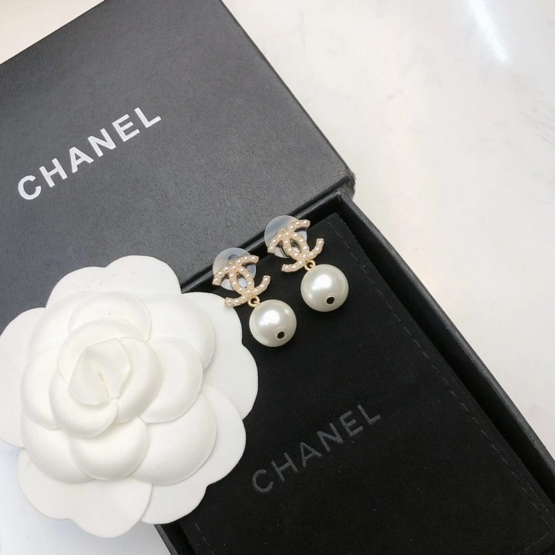 Sophisticated Chanel Earrings 219977