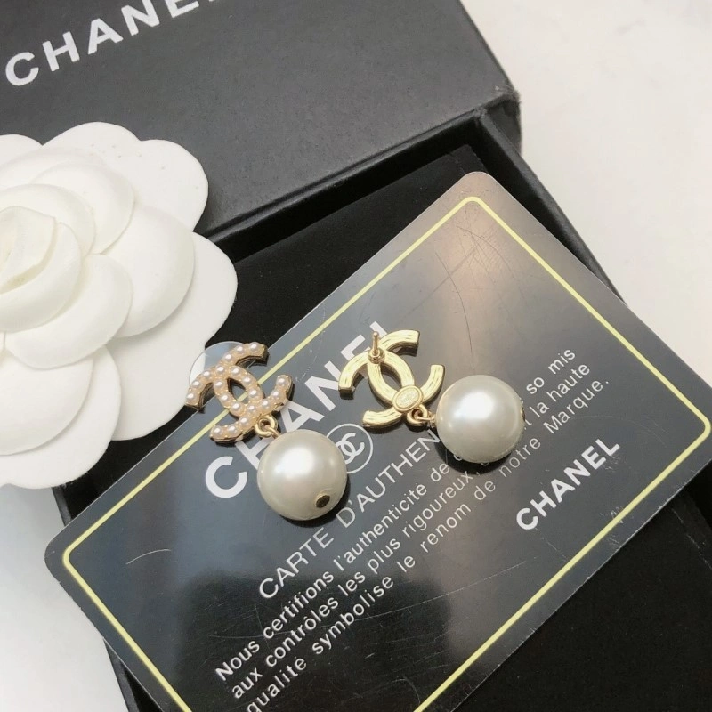 Sophisticated Chanel Earrings 219977