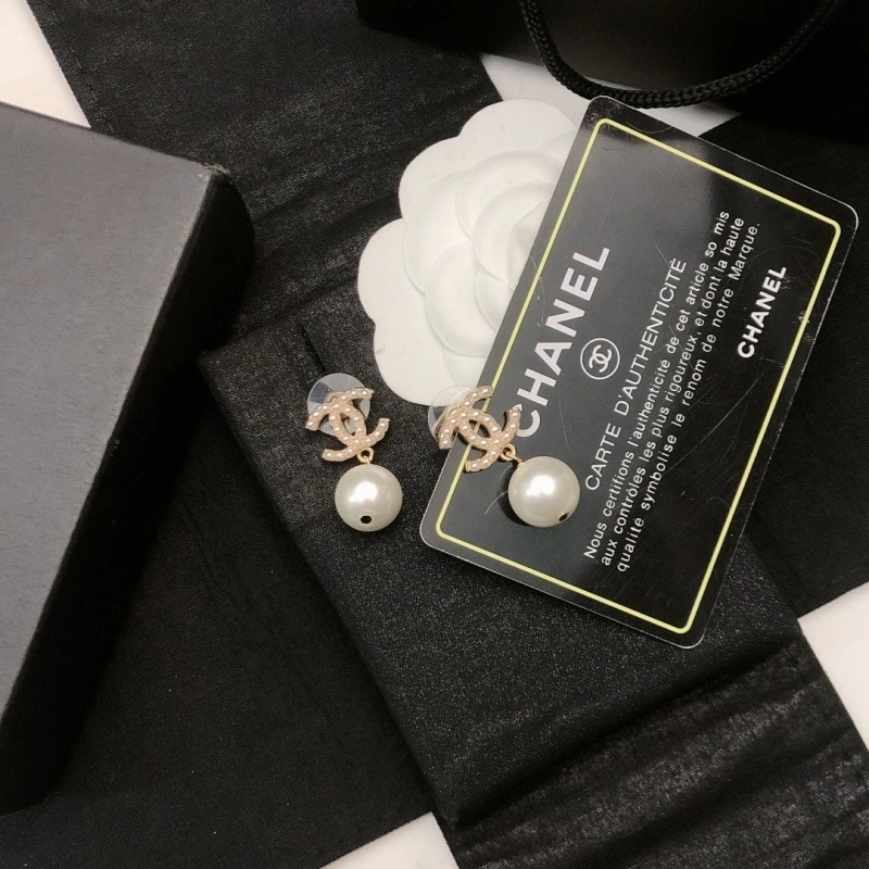 Sophisticated Chanel Earrings 219977