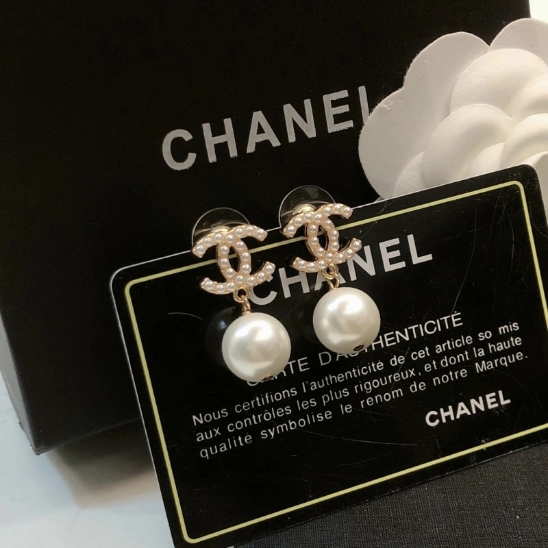 Sophisticated Chanel Earrings 219977