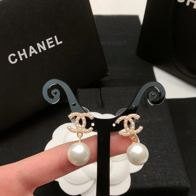 Sophisticated Chanel Earrings 219977